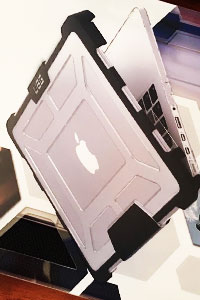    Apple:    MacBook